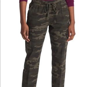 Sanctuary Camo Print Joggers - L